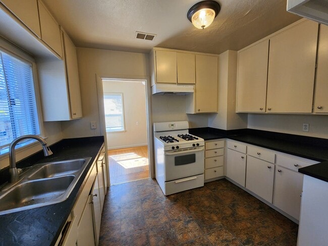 Building Photo - 3911 33rd St