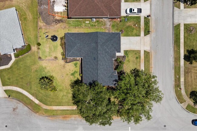 Building Photo - 800 Potomac Dr