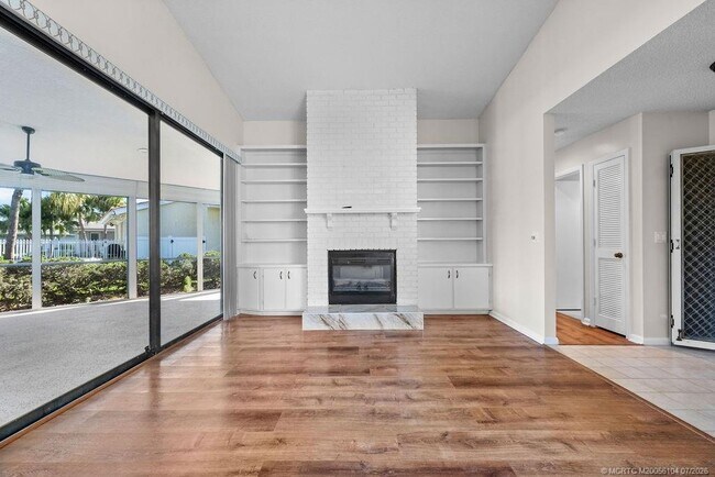 Building Photo - 2386 SW Creekside Dr