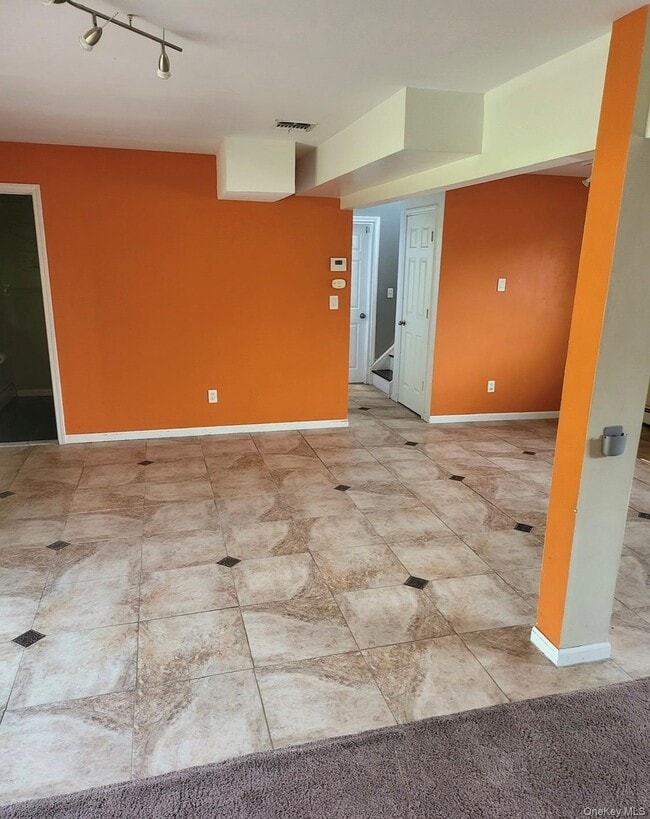 Building Photo - 20 Tammy Dr