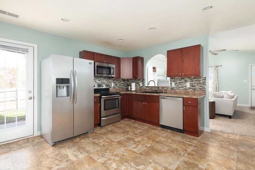 Building Photo - 138 Nathan Hale Dr