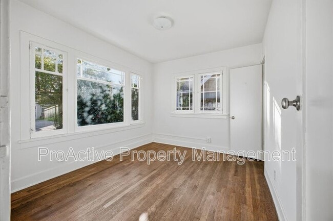 Building Photo - 507 Flower St