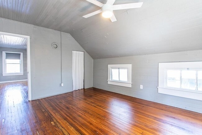 Building Photo - 276 Iswald St SE