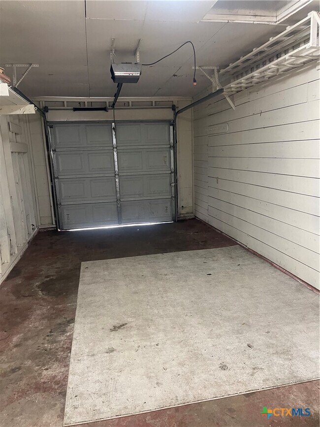 Building Photo - 1605 Bexar Ave