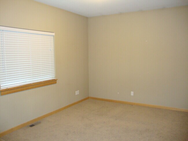 Building Photo - 503