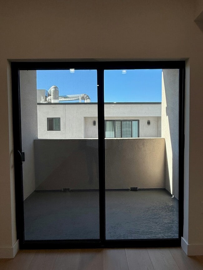 Building Photo - 14535 Weddington St