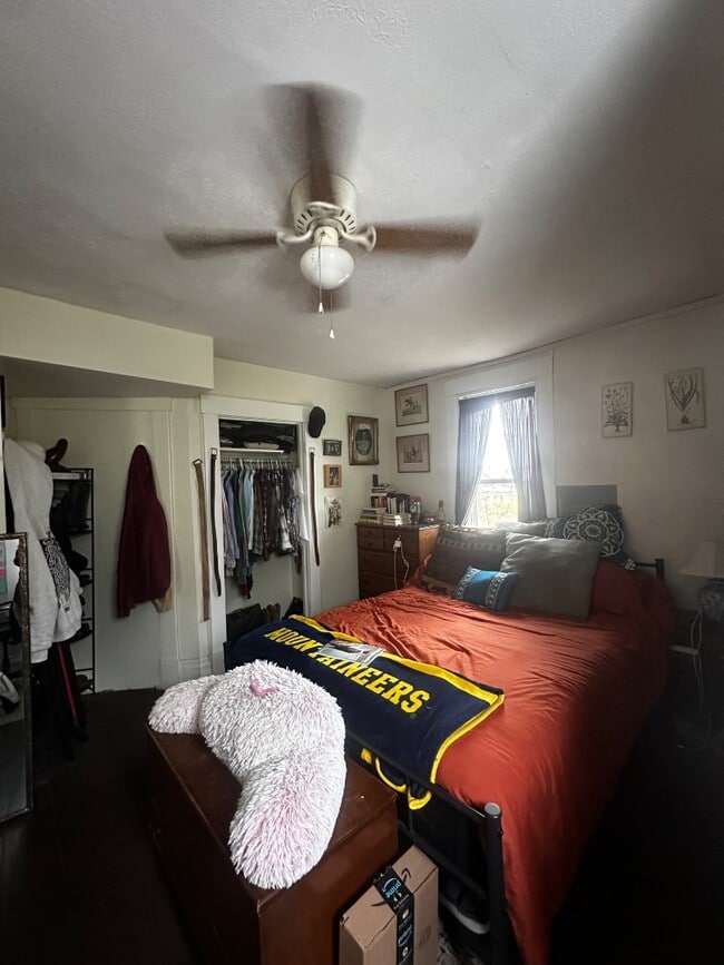 Building Photo - 320 Stewart St