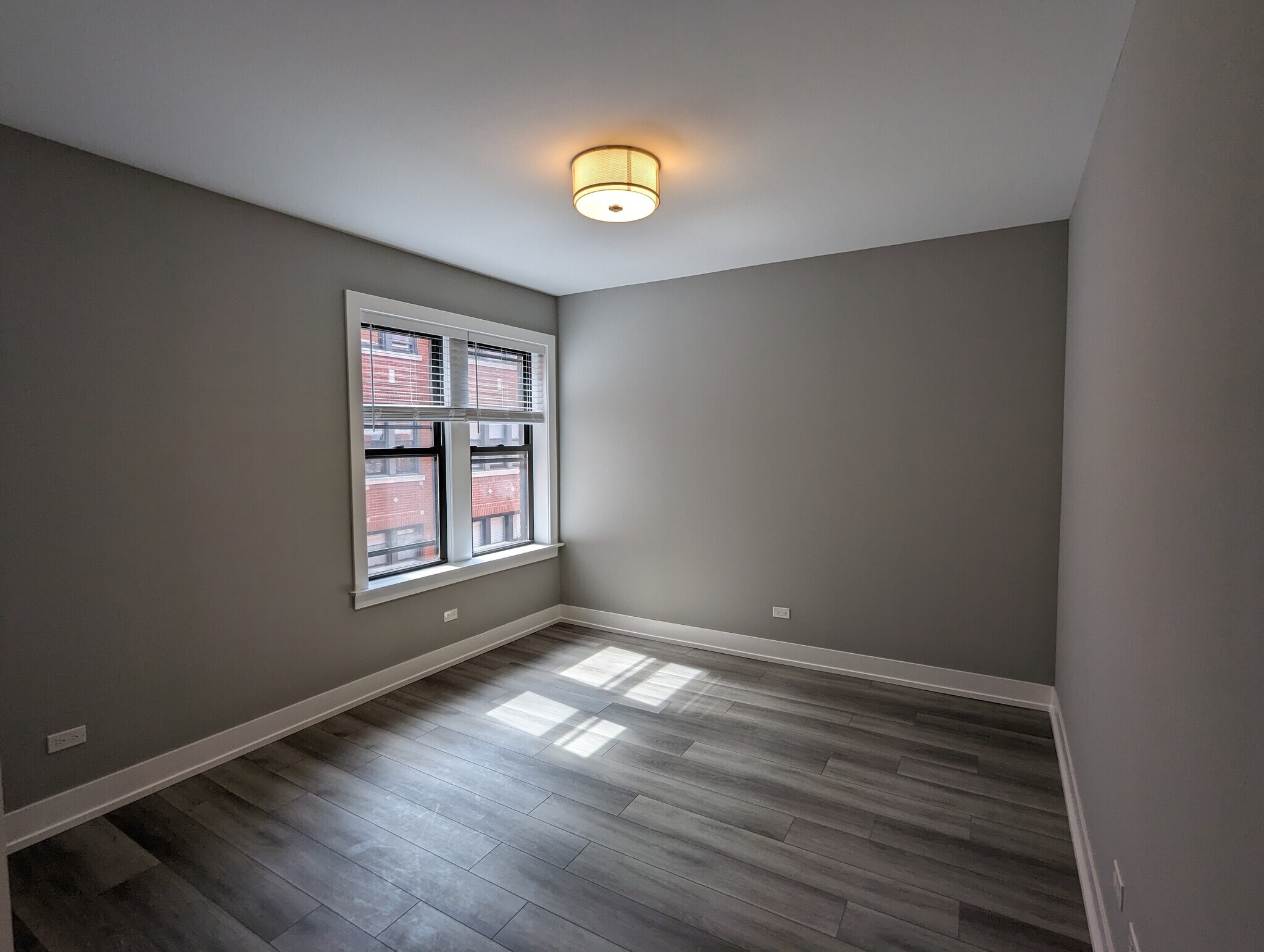 Building Photo - 3935 N Janssen Ave