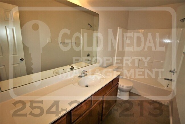 Building Photo - 4003 Cambridge Dr