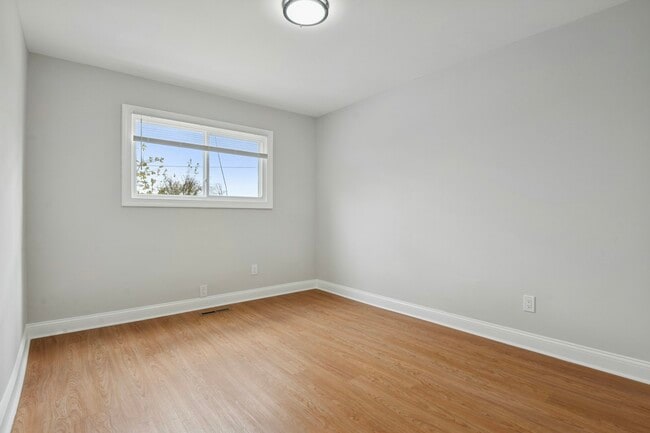 Building Photo - 527 Homestead Rd