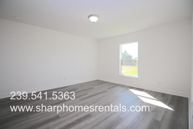 Building Photo - 4142 NE 20th Pl