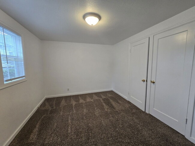 Building Photo - 451 NE Winchester St