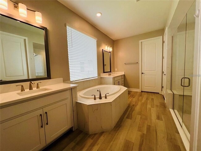 Building Photo - 4567 Tivoli Dr
