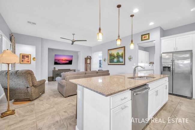 Building Photo - 16961 W Holly St