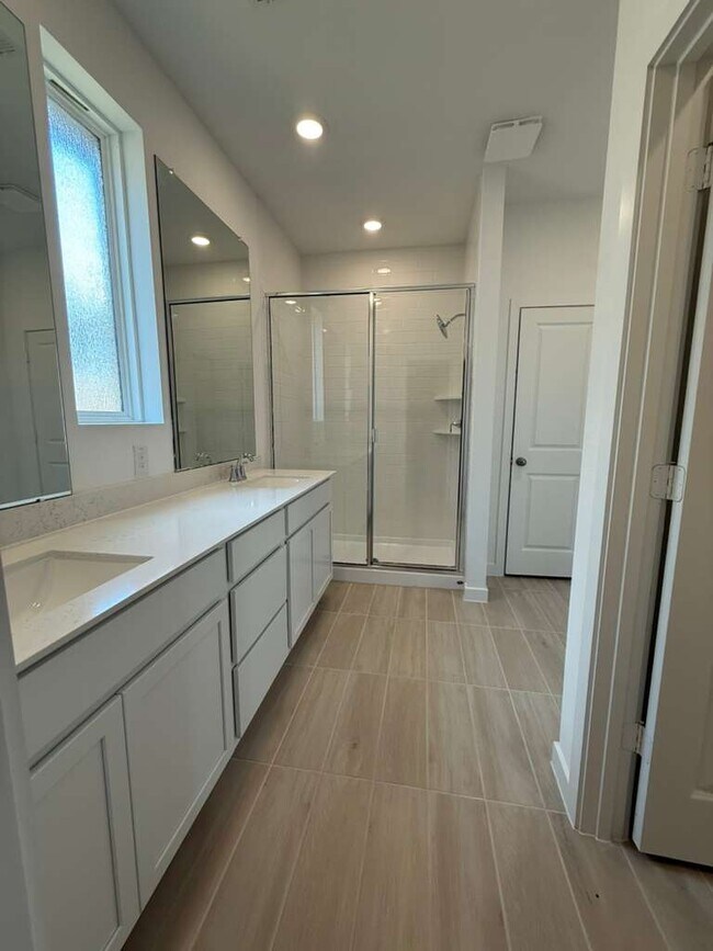 Building Photo - 27326 Sweetwater Bay Dr