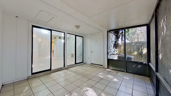 Building Photo - Beautiful townhomw in Mayport Landing!