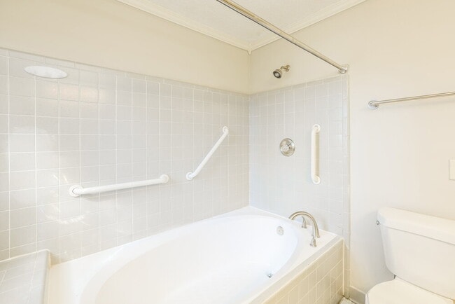 Building Photo - 6858 Creekwood Dr