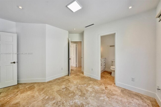 Building Photo - 255 Ridgewood Rd