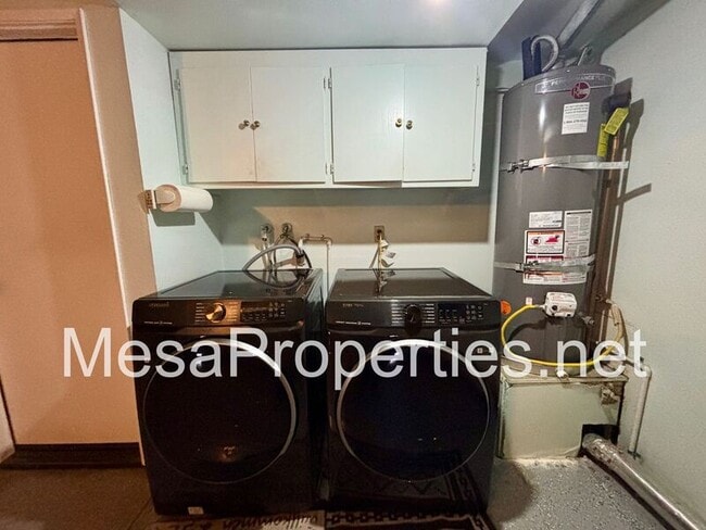 Building Photo - 118 N Glendora Ave