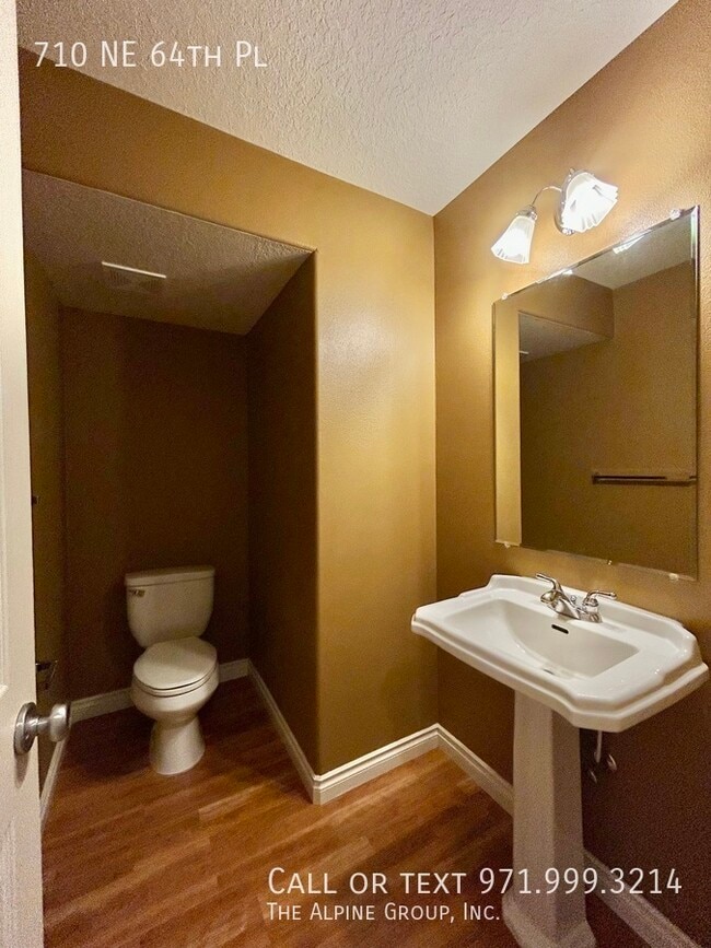 Building Photo - 710 NE 64th Pl