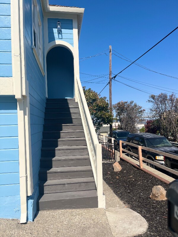 Building Photo - 705 Winslow St