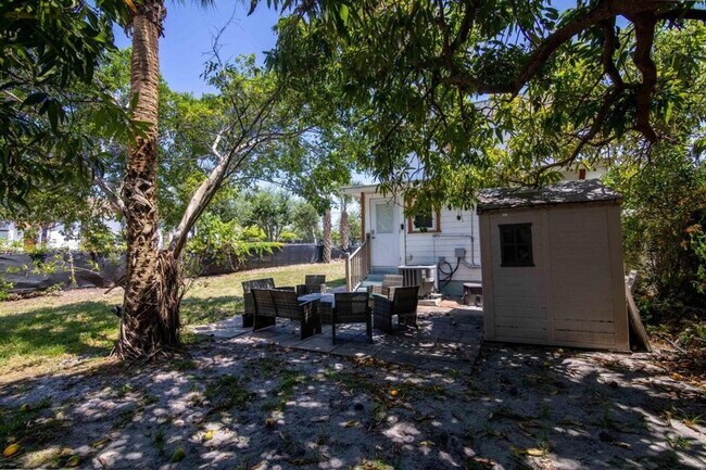 Building Photo - 915 3rd St