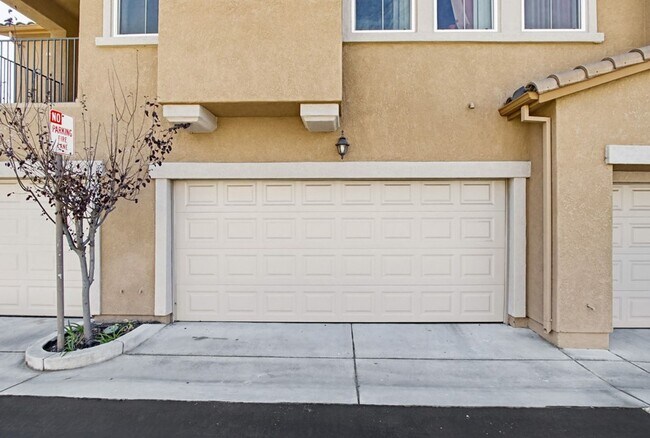 Building Photo - Single Level Condo - 2 Bedroom + Den With Views in Sabre Springs