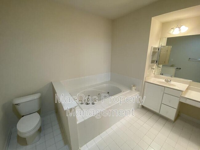 Building Photo - 1012 Maureen Dr