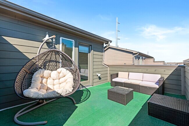 Building Photo - 1925 Shearn St