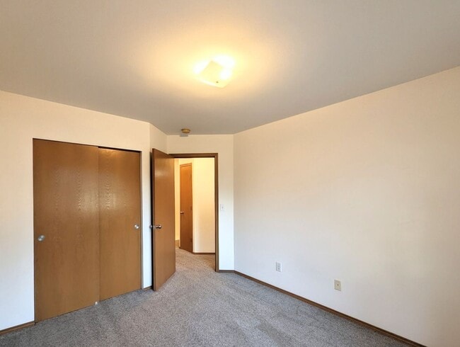 Building Photo - 3bd/2.5ba Everett Home