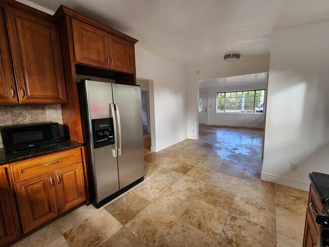 Building Photo - 1208 Lincoln Avenue