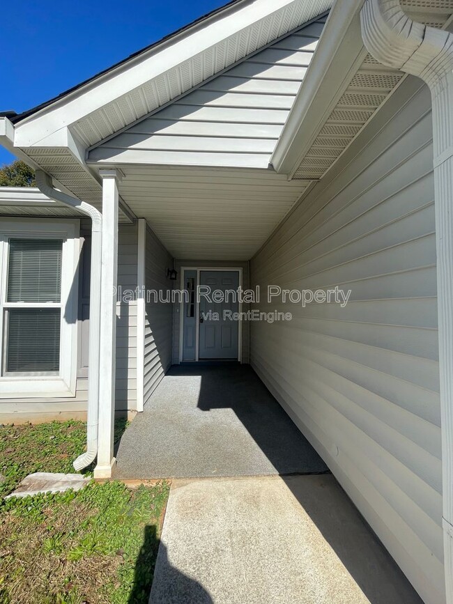 Building Photo - 1630 Creek Crossing SE