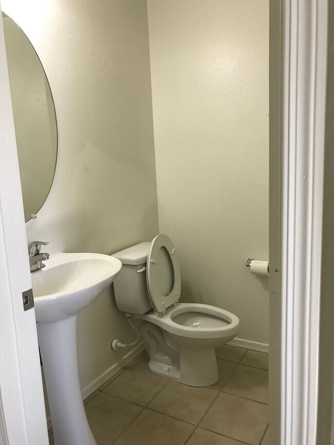 Building Photo - 1 month free rent if rented before Christmas! Spacious 3br Home in Cortessa $1,899.00