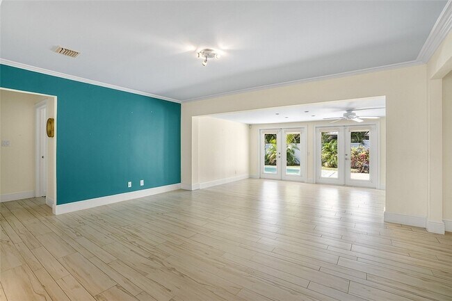 Building Photo - 500 Gardenia Ln