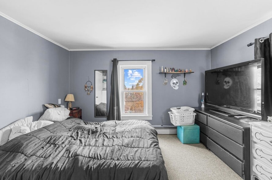 Building Photo - 58 Read Ave