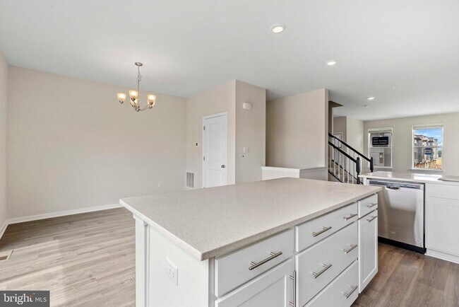 Building Photo - 808 Creekway Dr