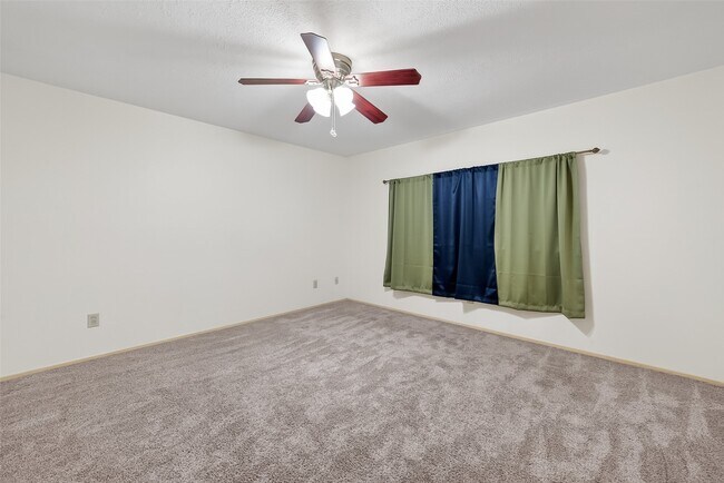 Building Photo - 21623 Crescent Heights St