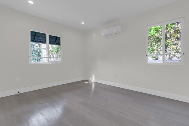 Building Photo - 4059 Denker Ave