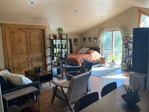 Building Photo - 348 Locals Ln