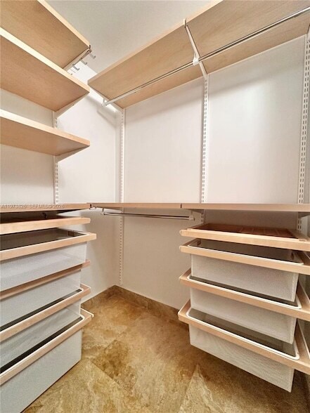 Building Photo - 1060 Brickell Ave