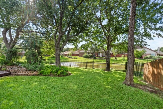 Building Photo - 510 Crestwater Ct