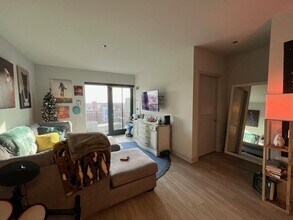 Building Photo - 1 bedroom in Chicago IL 60613