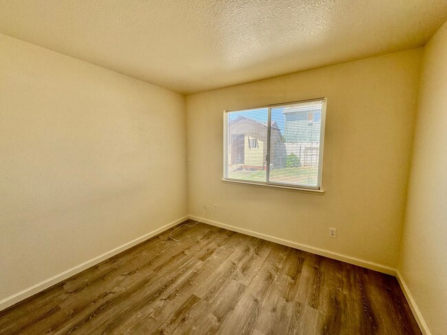 Building Photo - 4 Bedroom, 2 Bath Home with NEW UDGRADES A...