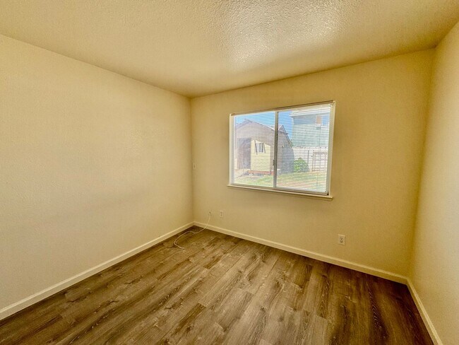 Building Photo - REDUCED!  4 Bedroom, 2 Bath Home with NEWER UDGRADES