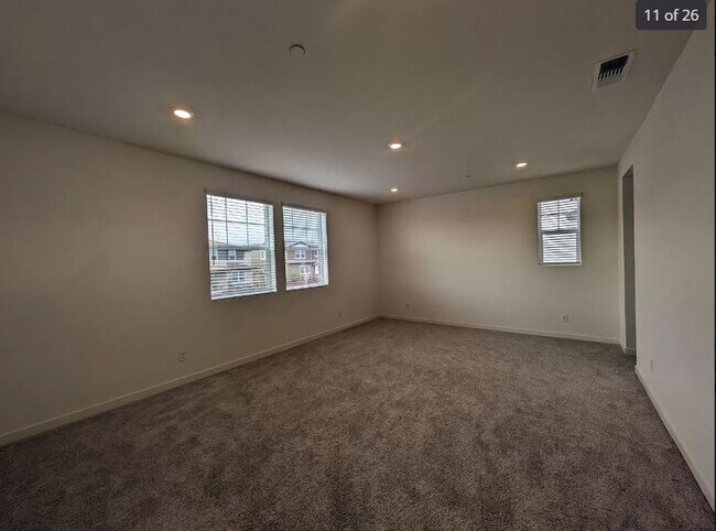 Building Photo - 2468 Lake Club Dr