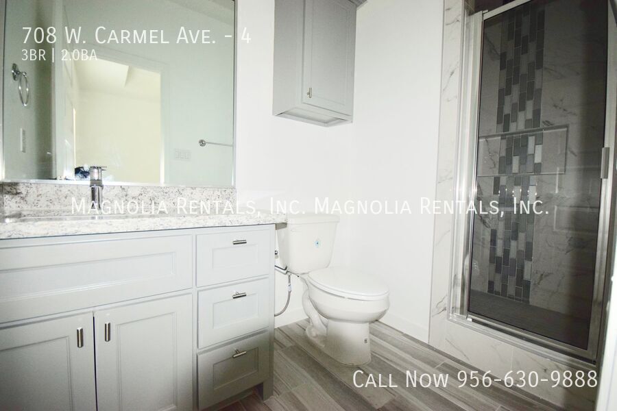 Building Photo - 708 W Carmel Ave