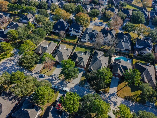 Building Photo - 20922 Clovermeadow