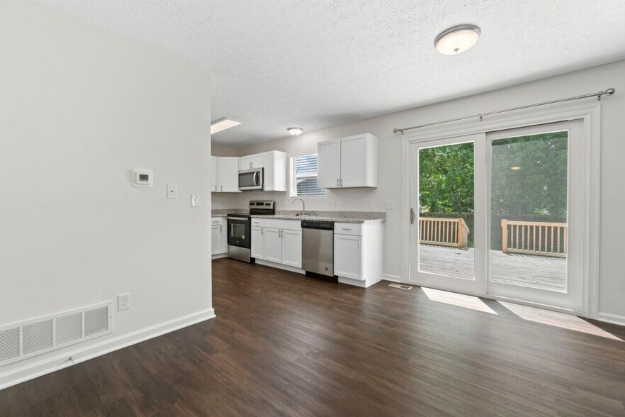 Building Photo - 6981 Bennell Dr