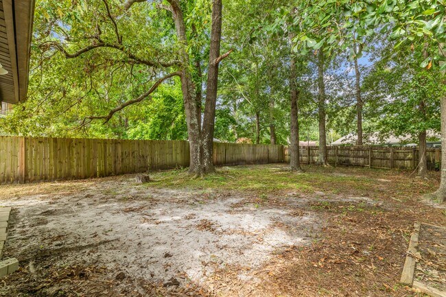 Building Photo - 2 Bedroom, 2 Bathroom Home