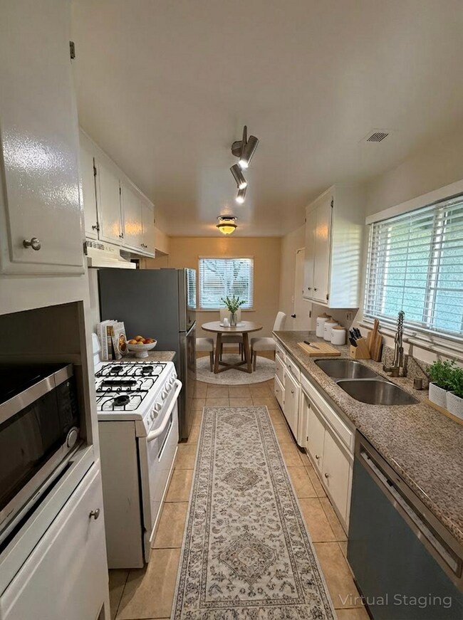 Building Photo - Beautiful 4 Bedroom, 2 Bathroom, Sylmar Home! Ready for Move-In!